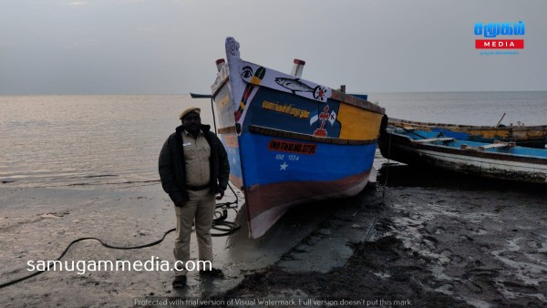 கடல் வழியாக இலங்கைக்கு கடத்த முயன்ற ஒரு லட்சம் வலி நிவாரணி   மாத்திரைகள் பறிமுதல்- சந்தேக நபர்கள் தப்பியோட்டம்!samugammedia 